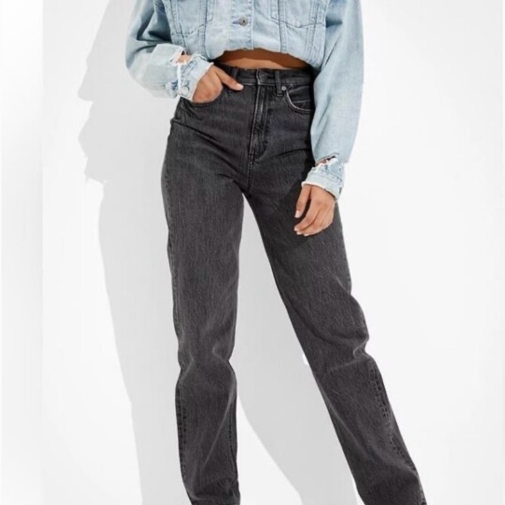 American Eagle Black Straight Leg High Waisted Jeans, Women’s size- 4 Short.
